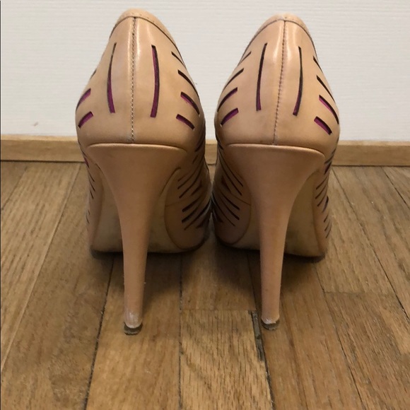 BCBC Statement Heel - Picture 3 of 3